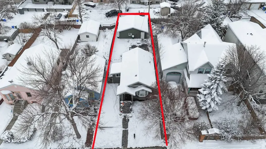 129 30 Avenue NW Calgary AB t2m2n1