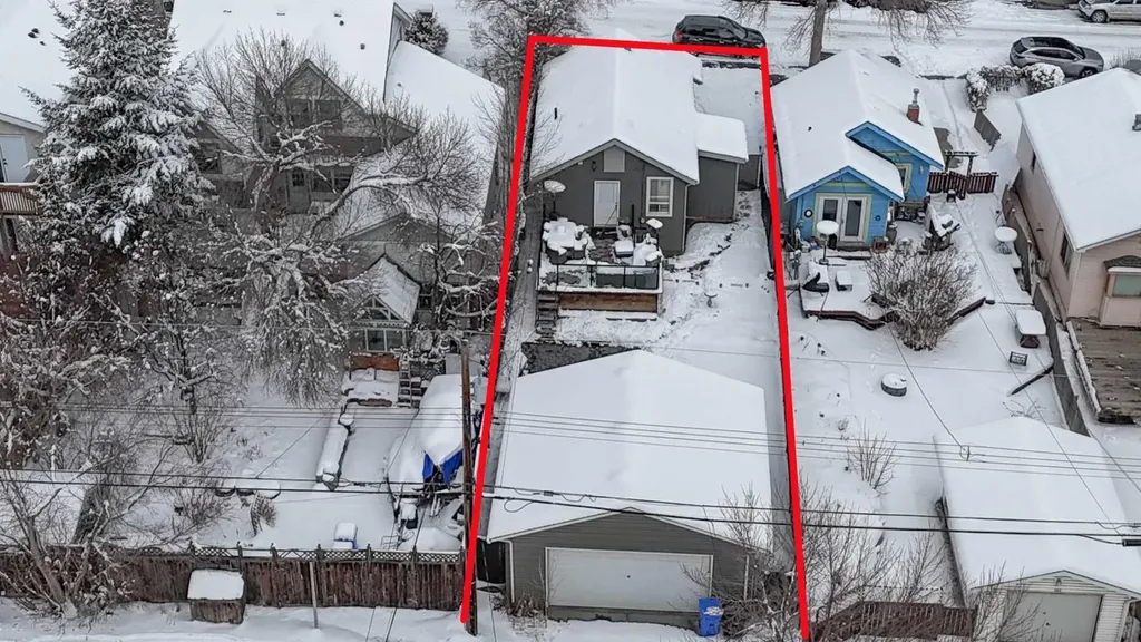 129 30 Avenue NW Calgary AB t2m2n1