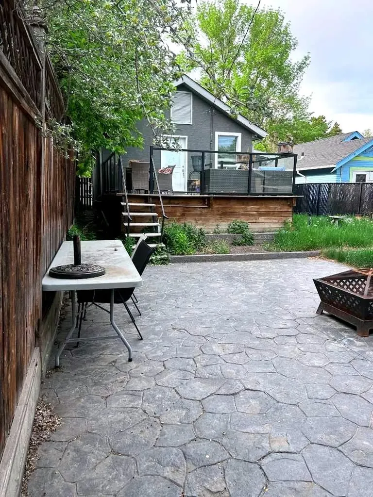 129 30 Avenue NW Calgary AB t2m2n1