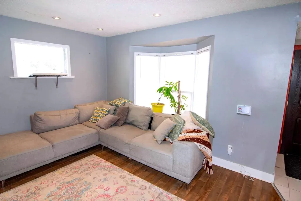 129 30 Avenue NW Calgary AB t2m2n1