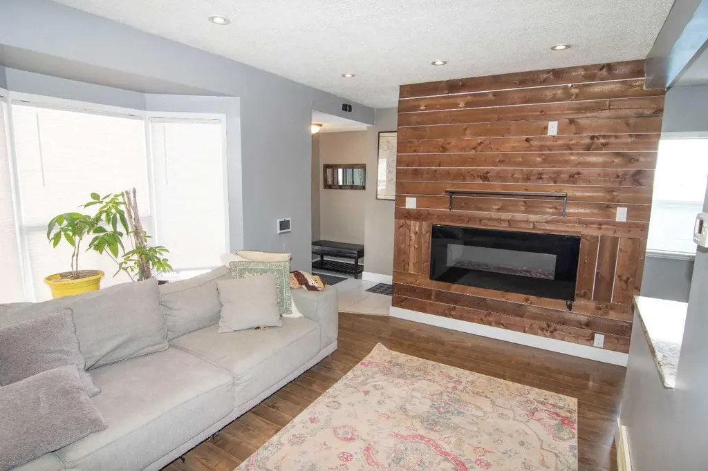 129 30 Avenue NW Calgary AB t2m2n1