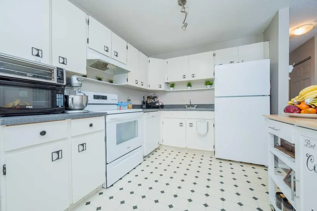 9340 67 Avenue Grande Prairie AB T8W 1C2