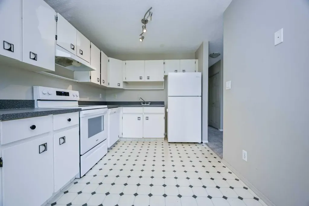 9340 67 Avenue Grande Prairie AB T8W 1C2