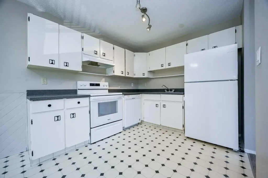 9340 67 Avenue Grande Prairie AB T8W 1C2