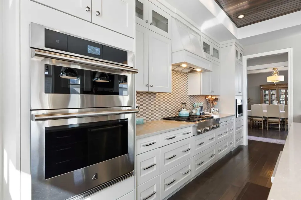 800 E Lakeview Road Chestermere AB T1X 1R2