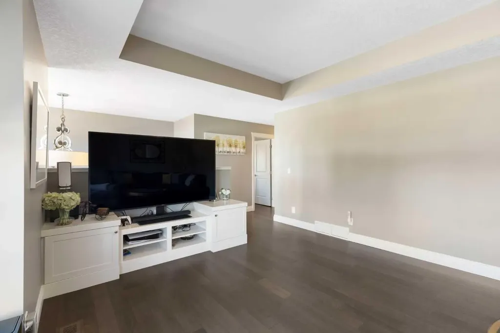 800 E Lakeview Road Chestermere AB T1X 1R2
