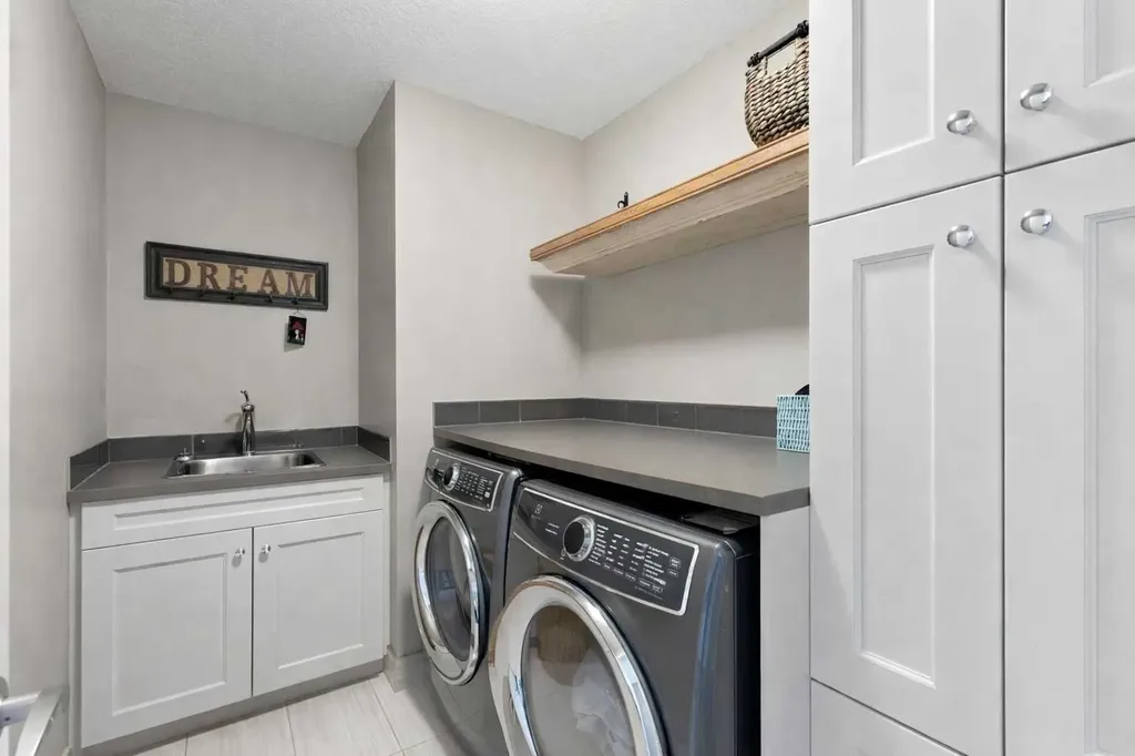 800 E Lakeview Road Chestermere AB T1X 1R2