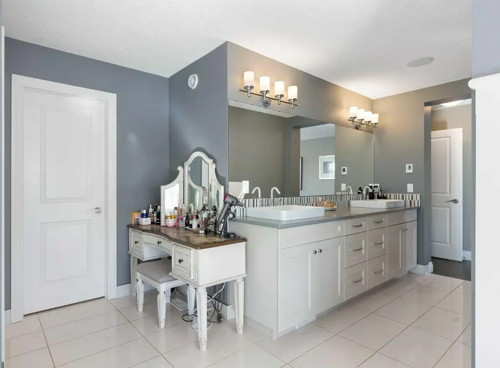 800 E Lakeview Road Chestermere AB T1X 1R2