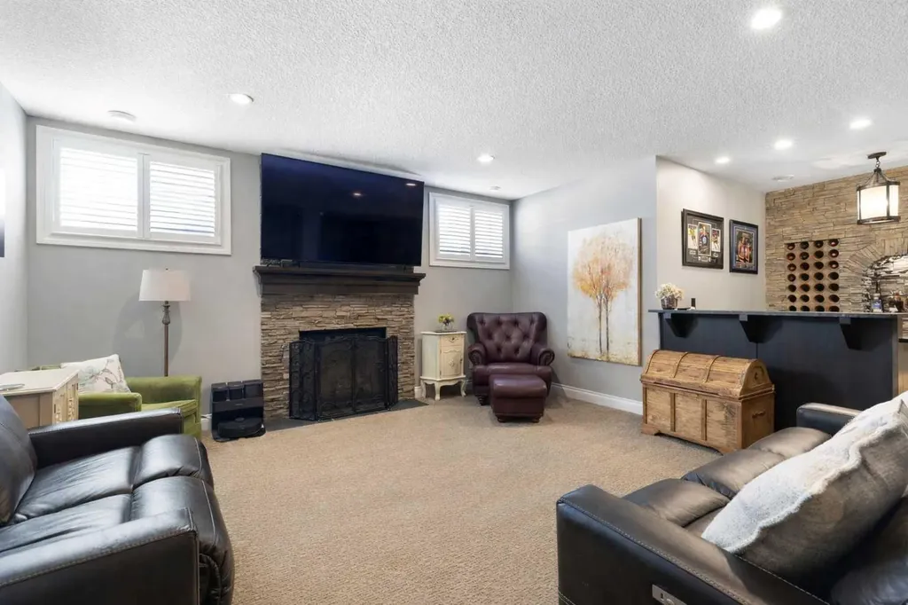 800 E Lakeview Road Chestermere AB T1X 1R2