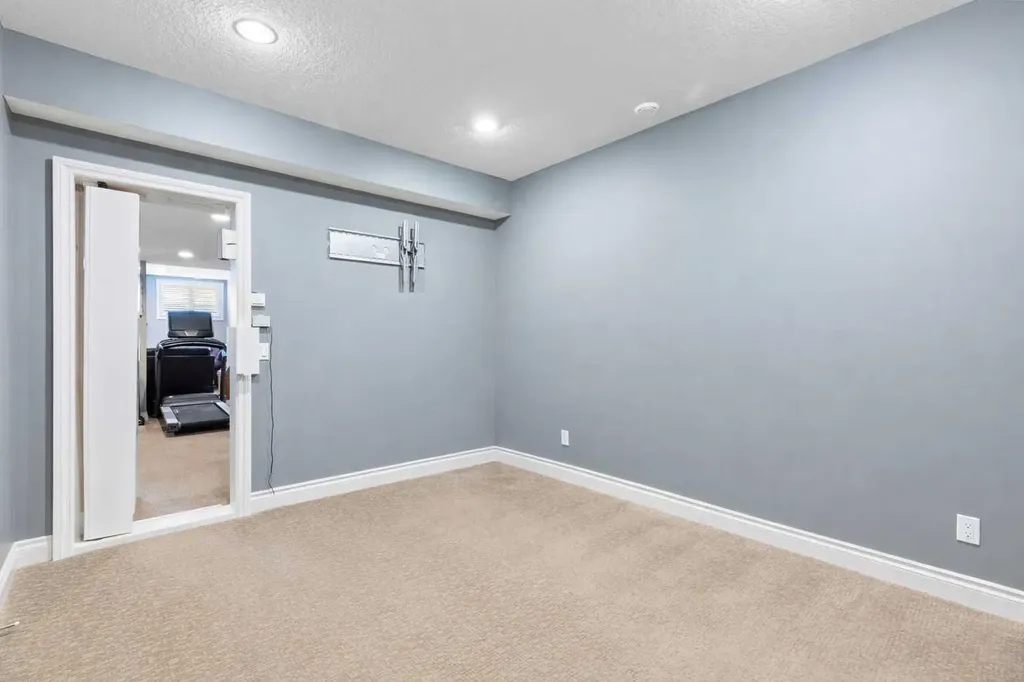 800 E Lakeview Road Chestermere AB T1X 1R2