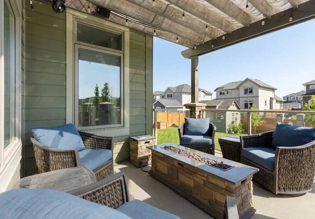 800 E Lakeview Road Chestermere AB T1X 1R2