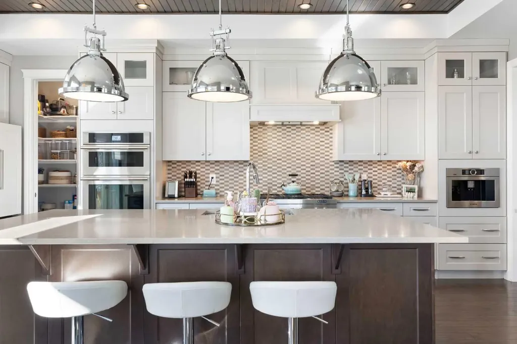 800 E Lakeview Road Chestermere AB T1X 1R2
