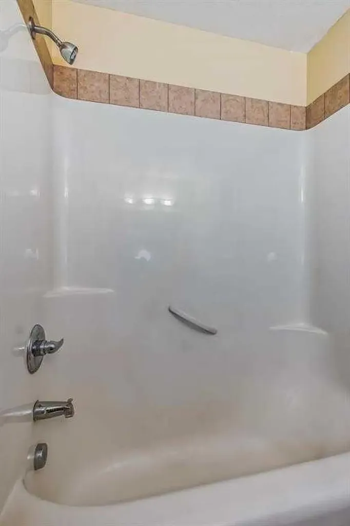 211 Saddlebrook Way NE Calgary AB T3J0B5