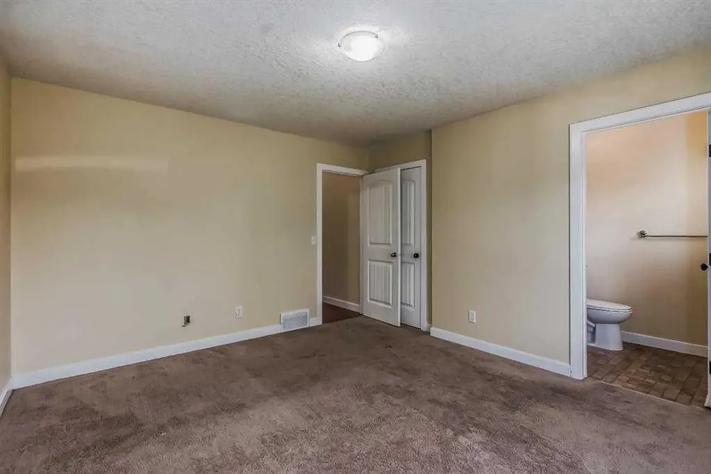 211 Saddlebrook Way NE Calgary AB T3J0B5