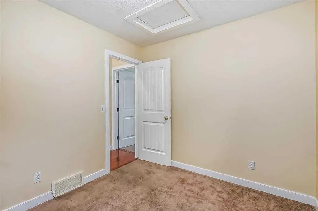 211 Saddlebrook Way NE Calgary AB T3J0B5