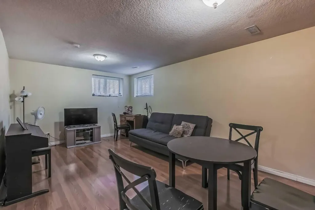 211 Saddlebrook Way NE Calgary AB T3J0B5