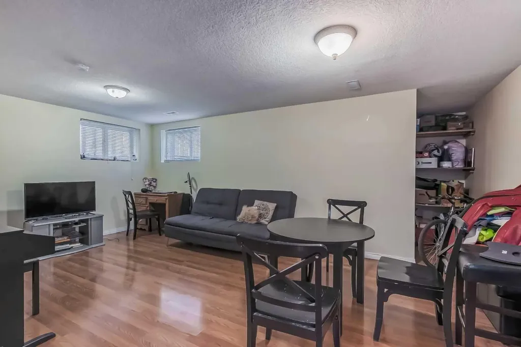 211 Saddlebrook Way NE Calgary AB T3J0B5