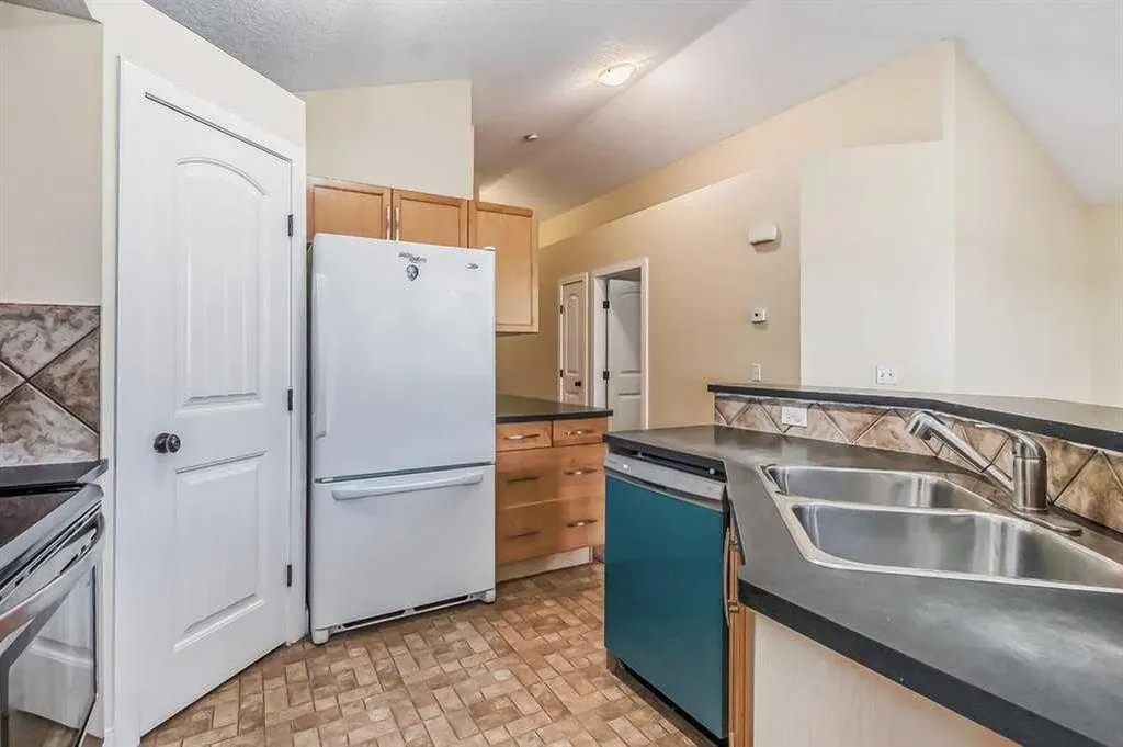 211 Saddlebrook Way NE Calgary AB T3J0B5