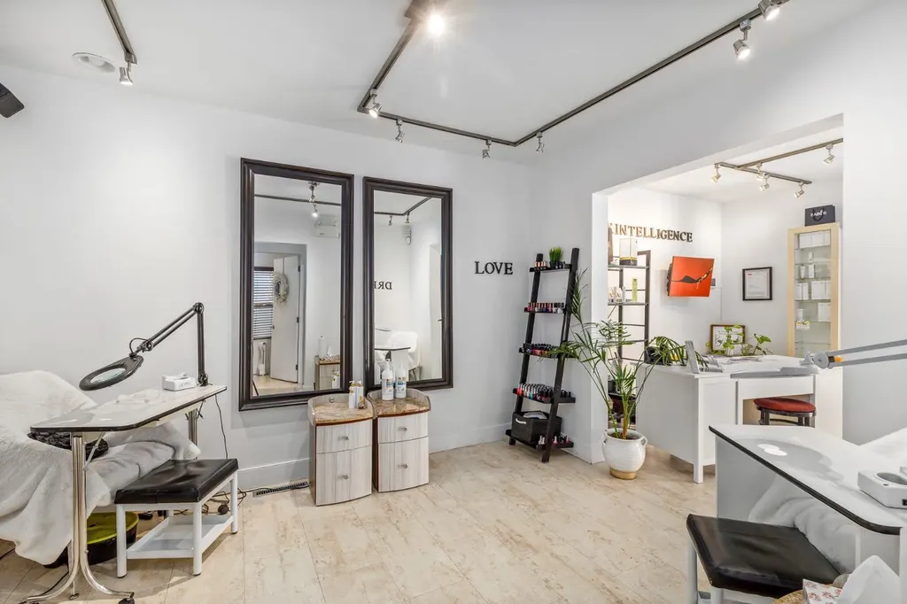 2032 34 Avenue SW Calgary AB T2T 2C3