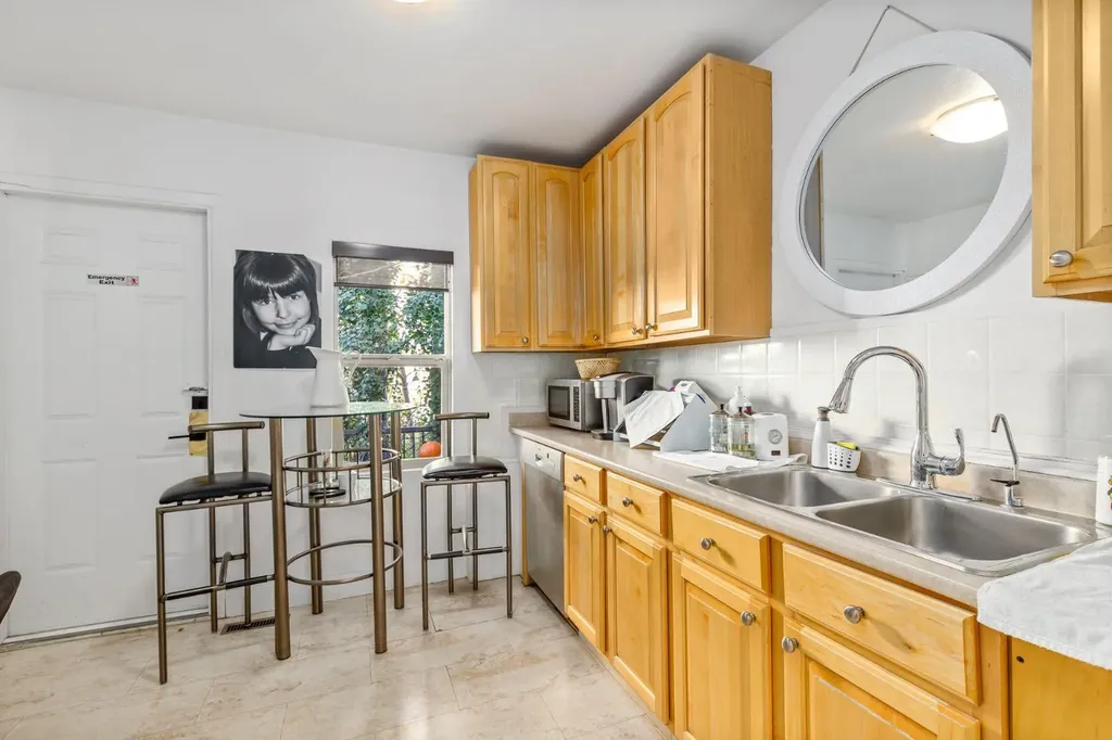 2032 34 Avenue SW Calgary AB T2T 2C3