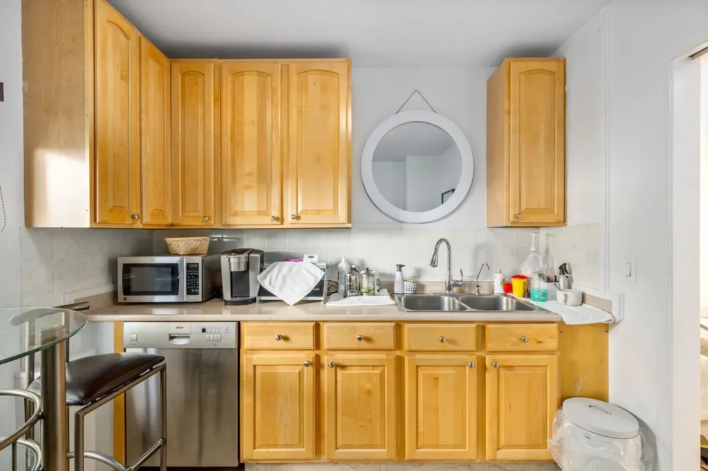 2032 34 Avenue SW Calgary AB T2T 2C3