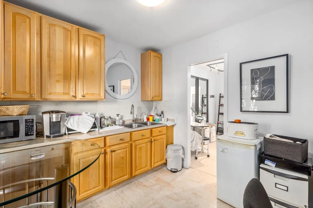 2032 34 Avenue SW Calgary AB T2T 2C3