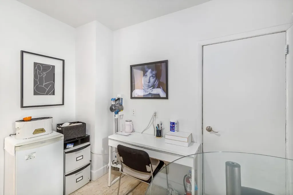 2032 34 Avenue SW Calgary AB T2T 2C3