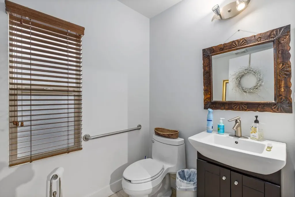 2032 34 Avenue SW Calgary AB T2T 2C3