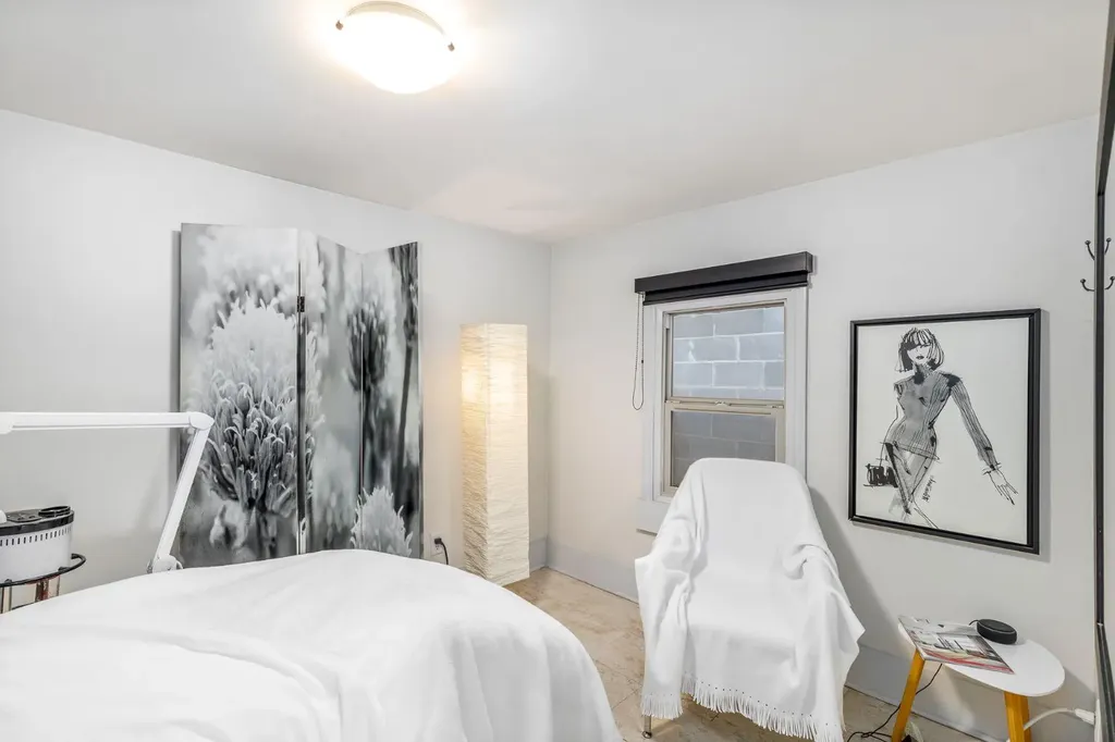 2032 34 Avenue SW Calgary AB T2T 2C3