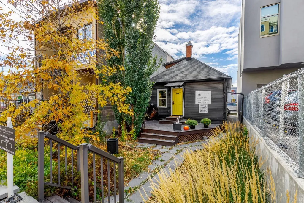 2032 34 Avenue SW Calgary AB T2T 2C3