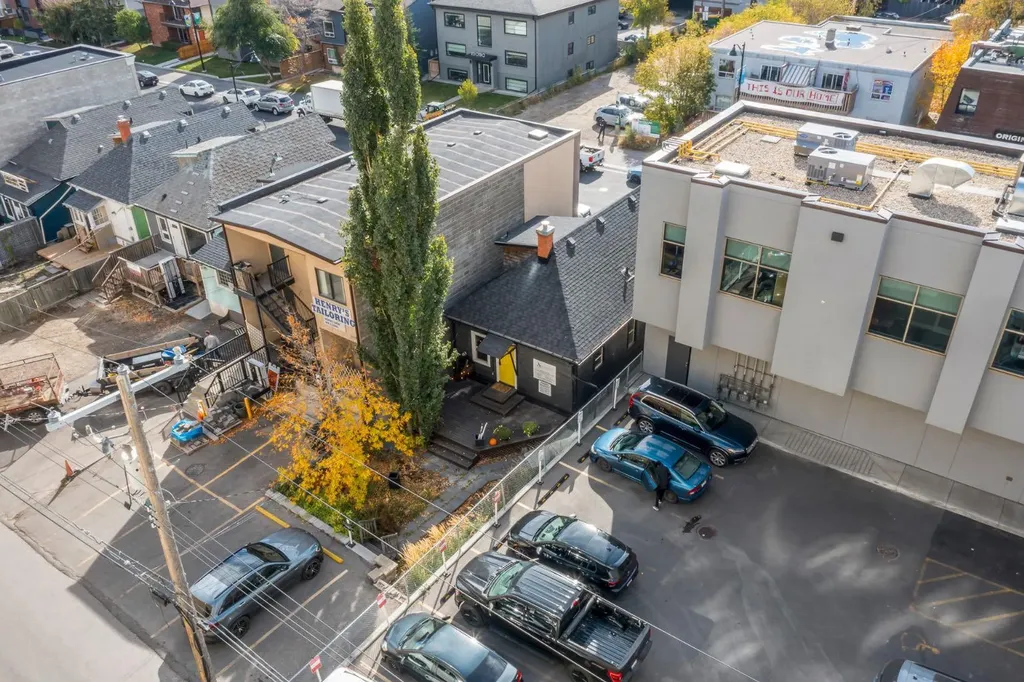 2032 34 Avenue SW Calgary AB T2T 2C3