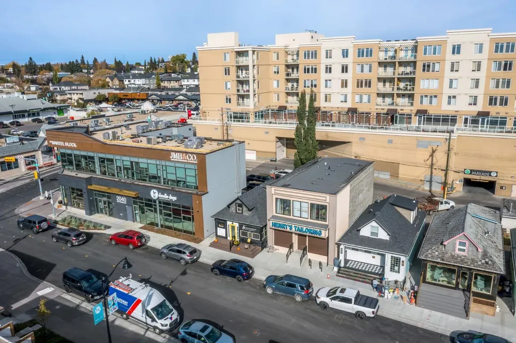 2032 34 Avenue SW Calgary AB T2T 2C3