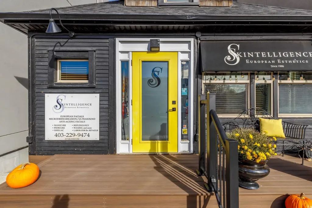 2032 34 Avenue SW Calgary AB T2T 2C3