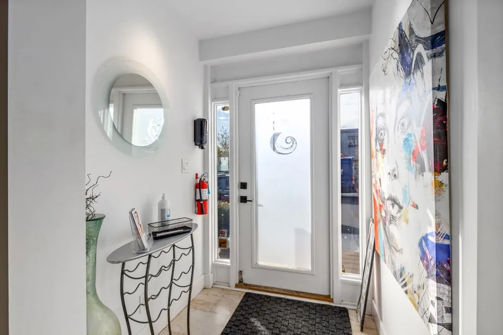 2032 34 Avenue SW Calgary AB T2T 2C3
