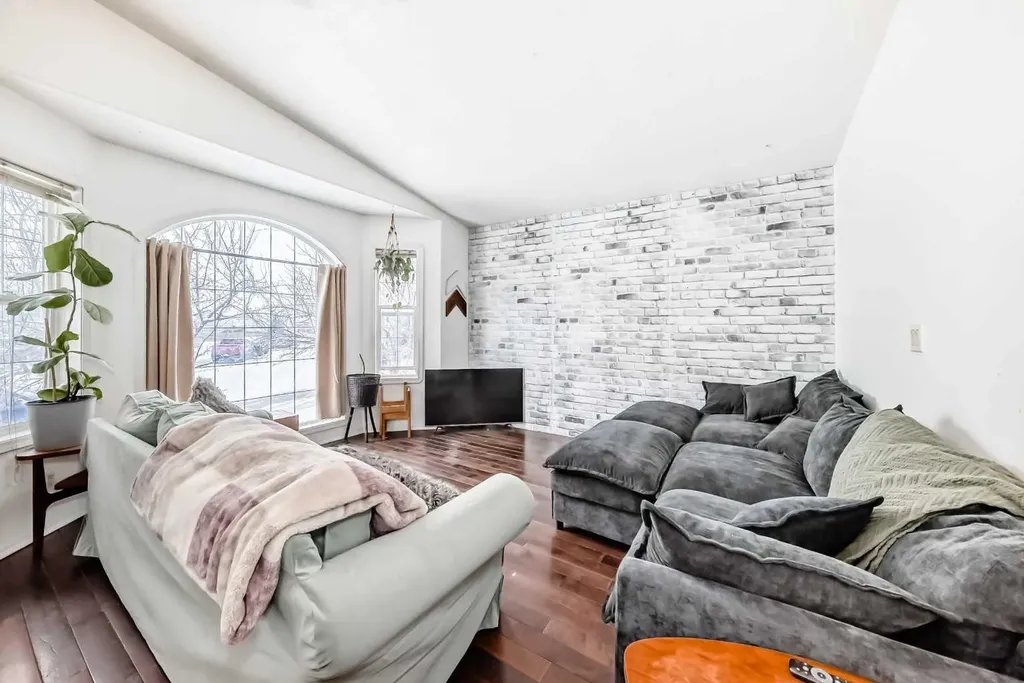 29 Duval Crescent Red Deer AB T4R 2Y6