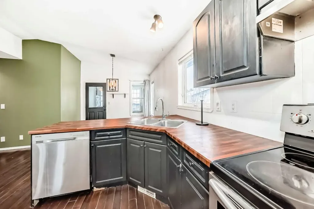 29 Duval Crescent Red Deer AB T4R 2Y6