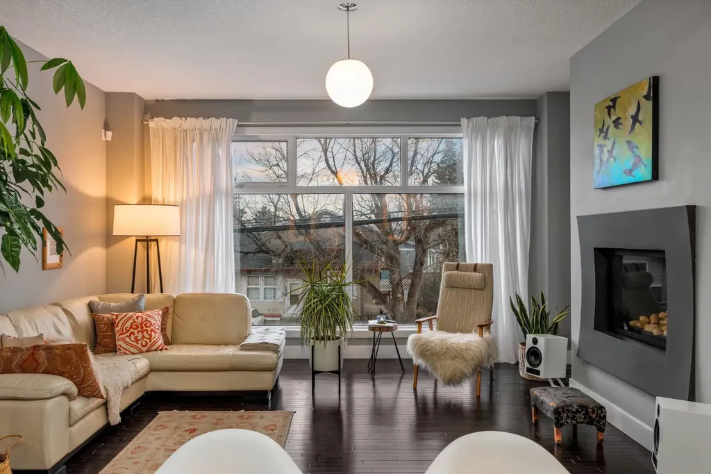 2915 17 Street SW Calgary AB T2T 4N6