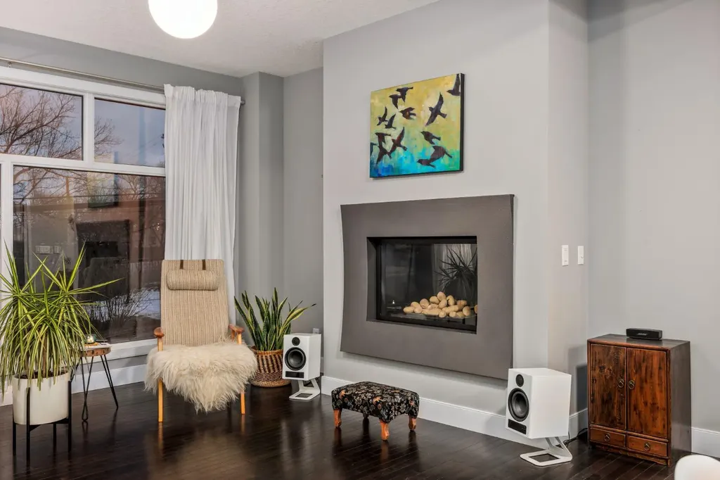 2915 17 Street SW Calgary AB T2T 4N6