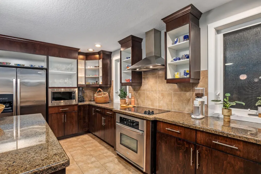 2915 17 Street SW Calgary AB T2T 4N6