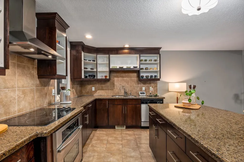 2915 17 Street SW Calgary AB T2T 4N6