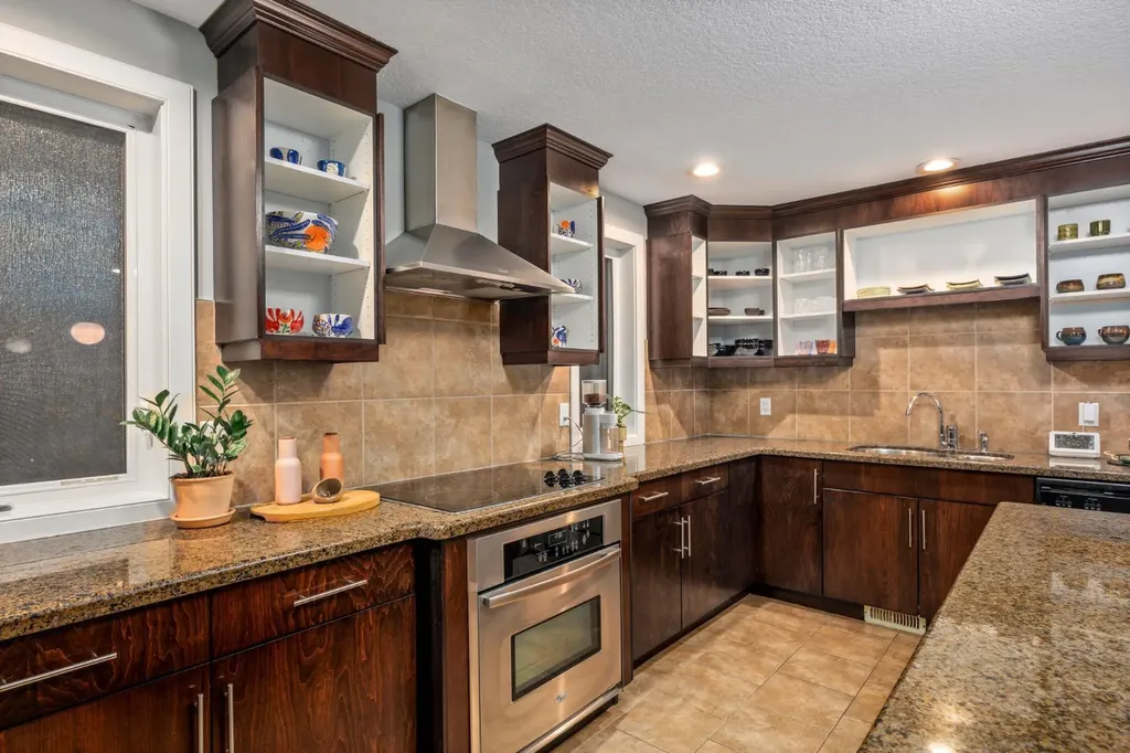 2915 17 Street SW Calgary AB T2T 4N6