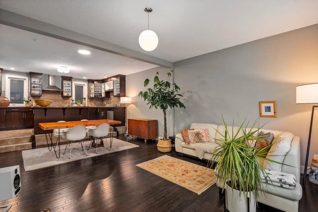 2915 17 Street SW Calgary AB T2T 4N6