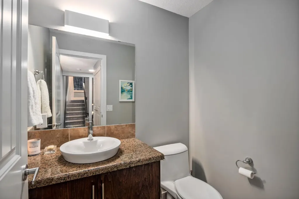 2915 17 Street SW Calgary AB T2T 4N6