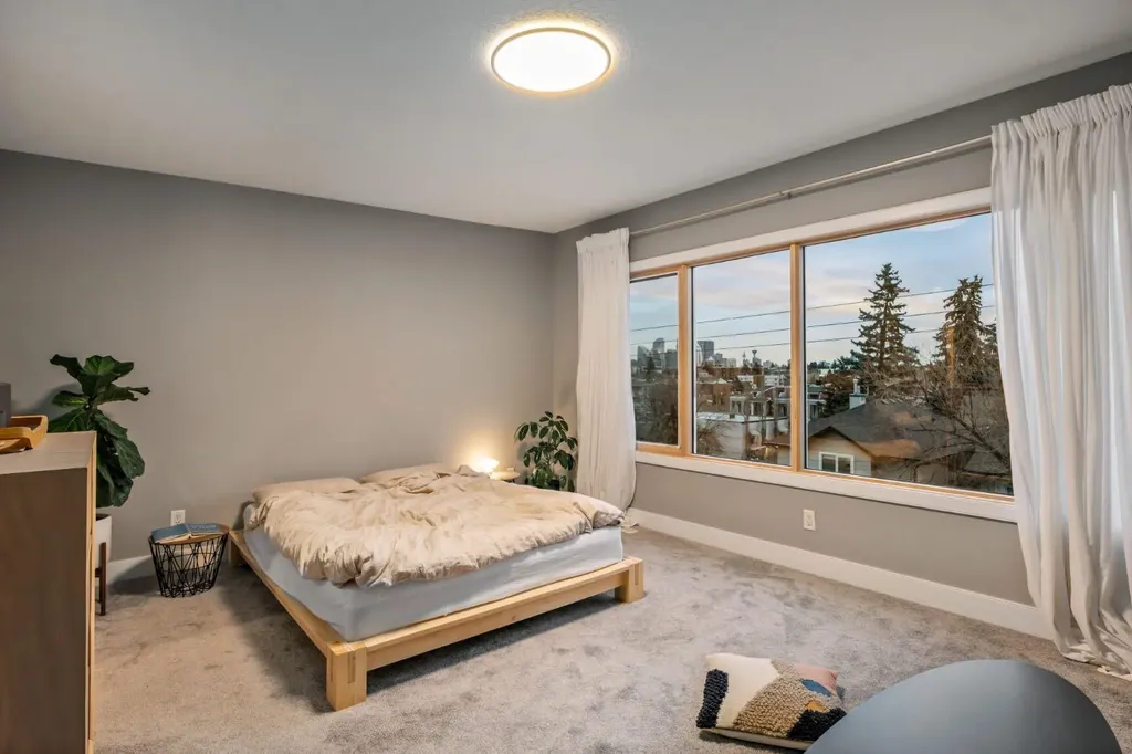 2915 17 Street SW Calgary AB T2T 4N6