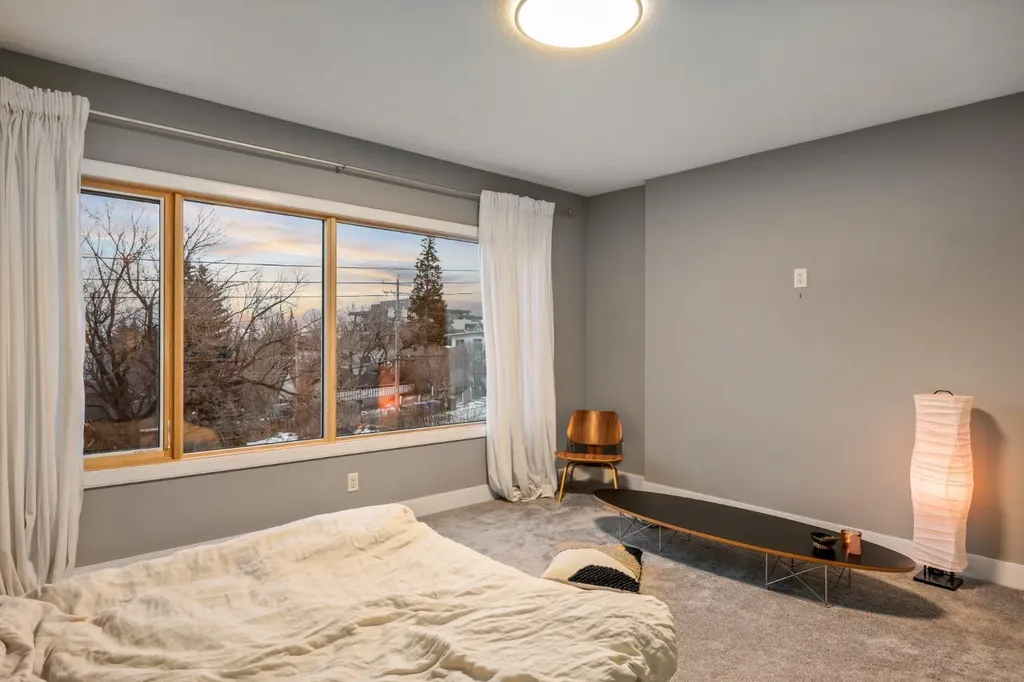 2915 17 Street SW Calgary AB T2T 4N6