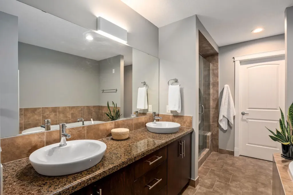 2915 17 Street SW Calgary AB T2T 4N6
