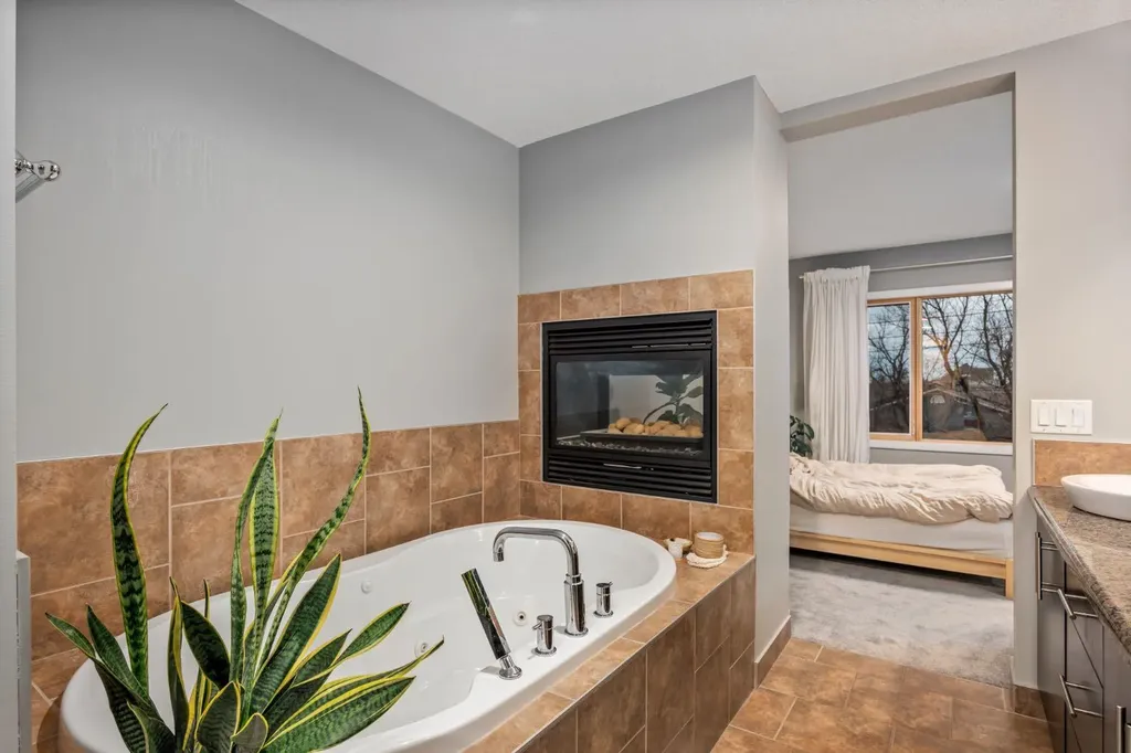 2915 17 Street SW Calgary AB T2T 4N6