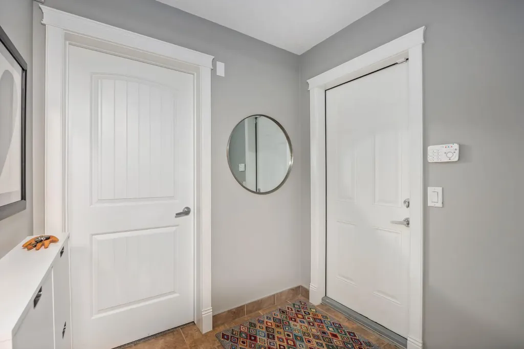 2915 17 Street SW Calgary AB T2T 4N6