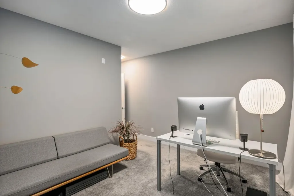 2915 17 Street SW Calgary AB T2T 4N6