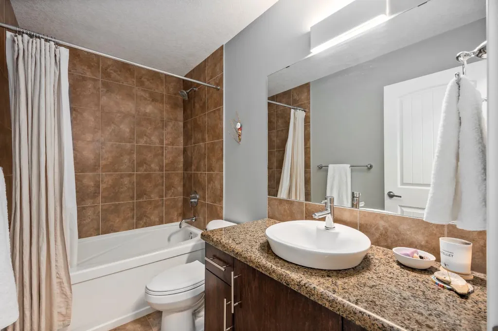 2915 17 Street SW Calgary AB T2T 4N6